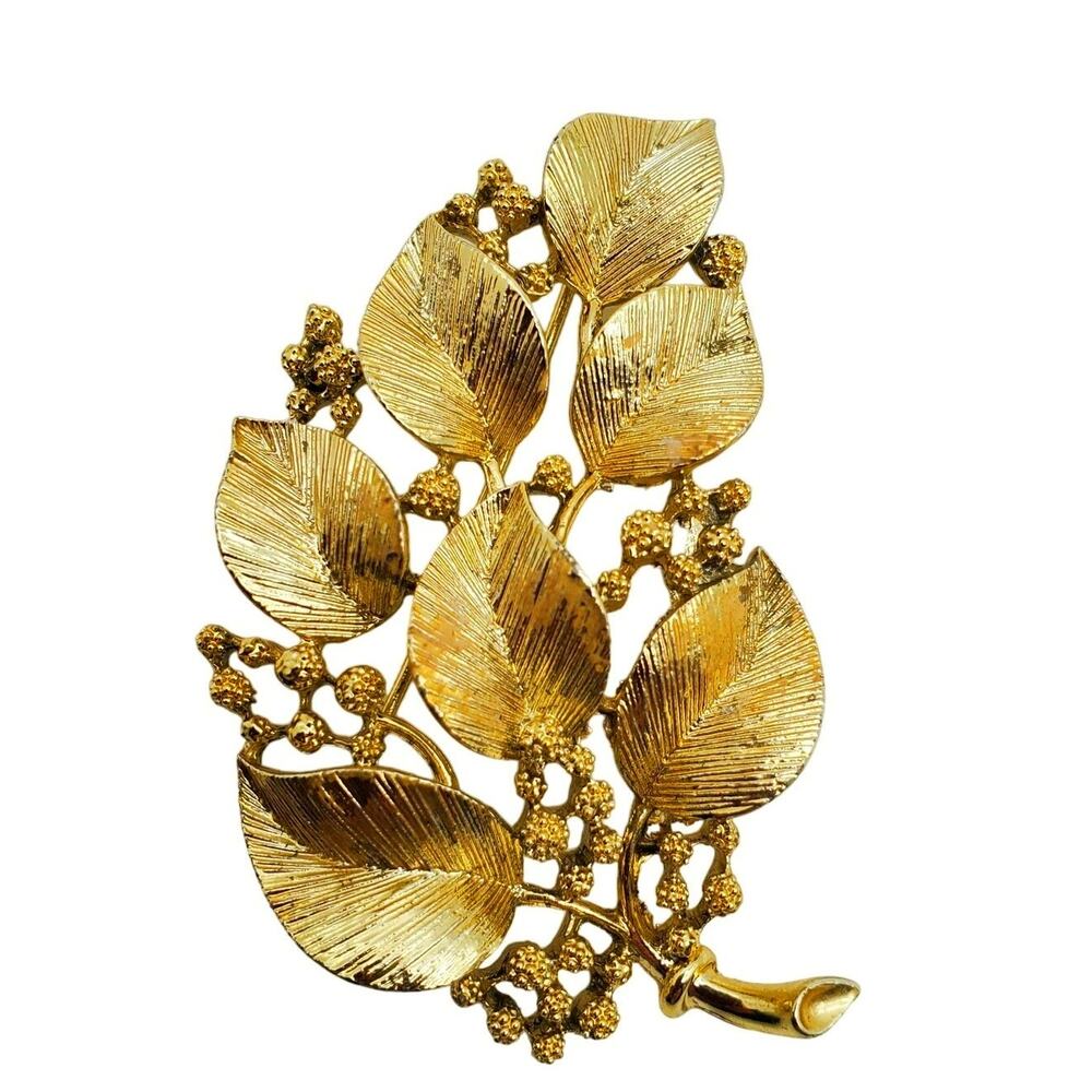 Lisner Leaf Brooch Gold Tone Pin Berries Leaves Vintage 60s Retro Garden Jewelry